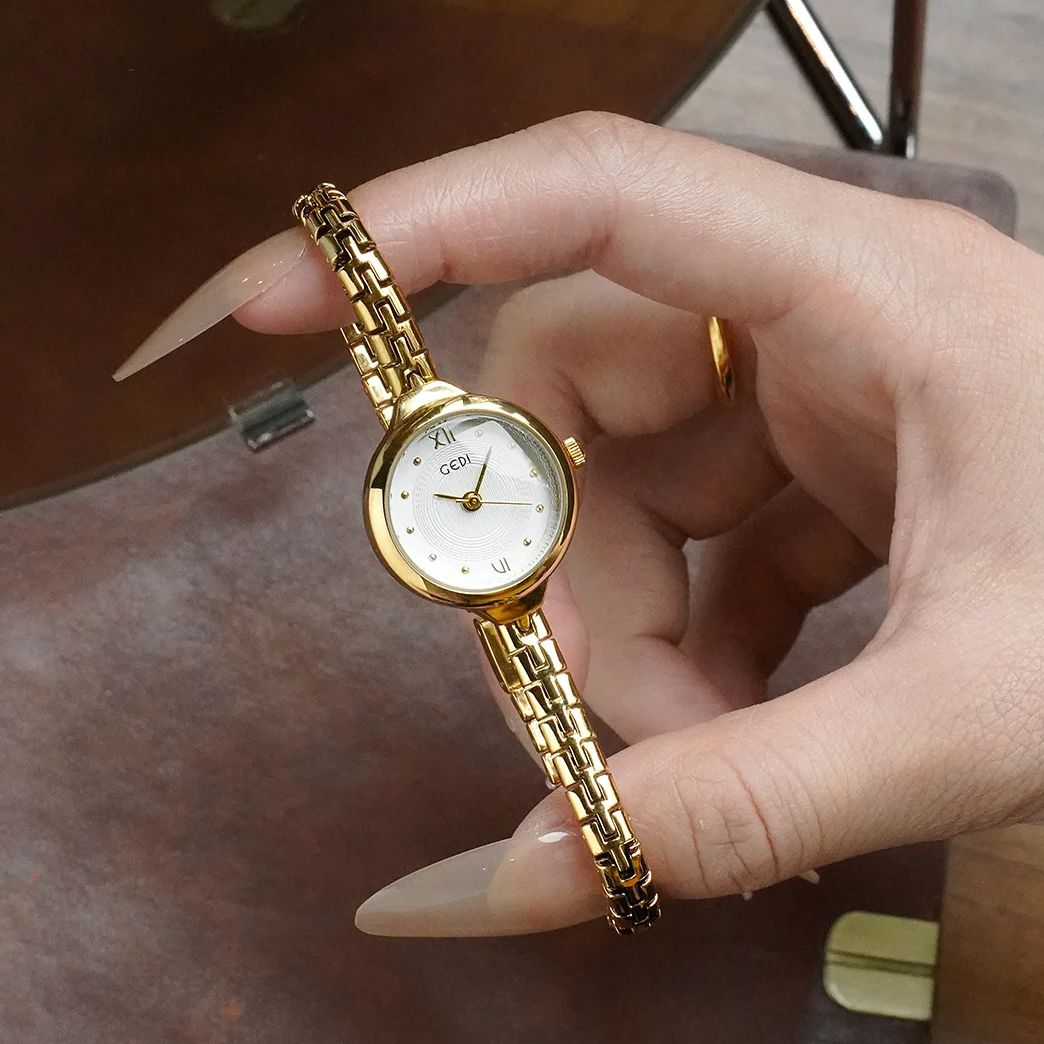 นาฬิกาข้อมือผู้หญิง ดีไซน์หรูห - Luxury Watch Deals บทวิจารณ์และราคา